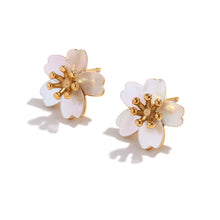 Load image into Gallery viewer, Delicate flower-shaped earrings with white petals and gold center on a white background. They emit an elegant, sophisticated tone.