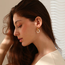 Load image into Gallery viewer, Shell Flower Pearl Hoop Earrings