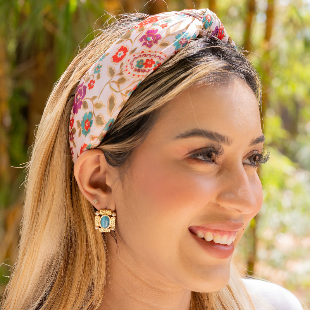 *We pledge 10% of all sales to support children and families in need around the world. For more information how we give back please click here *