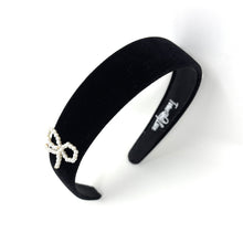Load image into Gallery viewer, Everyday Elegant Black Headband with Pearls