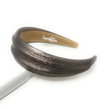Load image into Gallery viewer, An elegant women's headband featuring a sleek design.