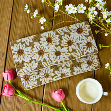 Load image into Gallery viewer, White Flowers Beaded Clutch Purse