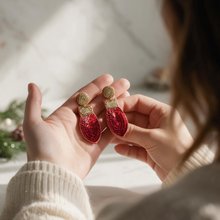 Load image into Gallery viewer, Red holiday beaded earrings 