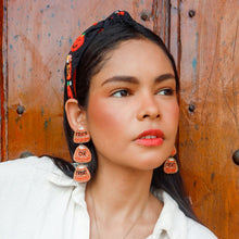 Load image into Gallery viewer, Woman wearing a white shirt with halloween knot headband in black and orange