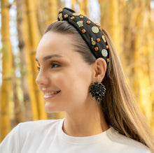 Load image into Gallery viewer, Elegant black headband designed for basketball enthusiasts.