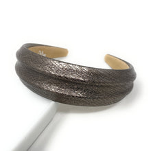 Load image into Gallery viewer,  A modern fashion headband ideal for enhancing hairstyles.