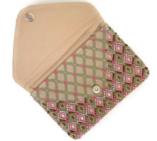 Load image into Gallery viewer, Diamond Patterned Beaded Clutch Purse