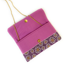 Load image into Gallery viewer, Very Peri Flowers Beaded Clutch Purse